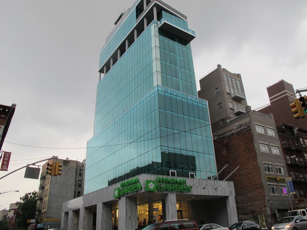 Wyndham Garden Chinatown Hotell New York Exteriör bild